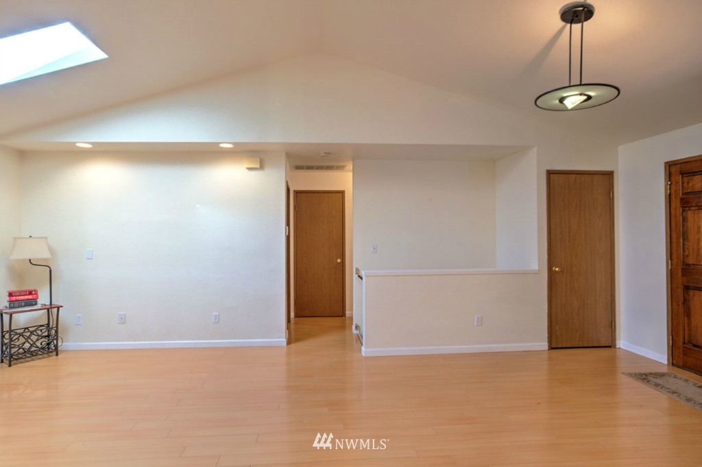 2811 Mill Avenue South Renton, WA 98055 - Photo 4 of 22
