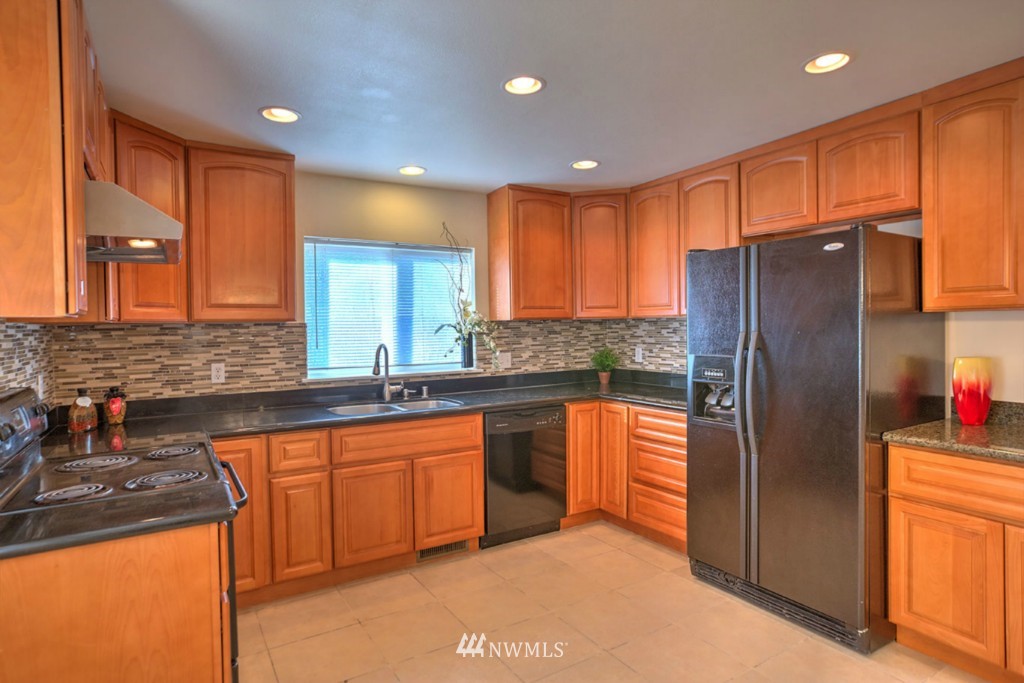 2811 Mill Avenue South Renton, WA 98055 - Photo 5 of 22