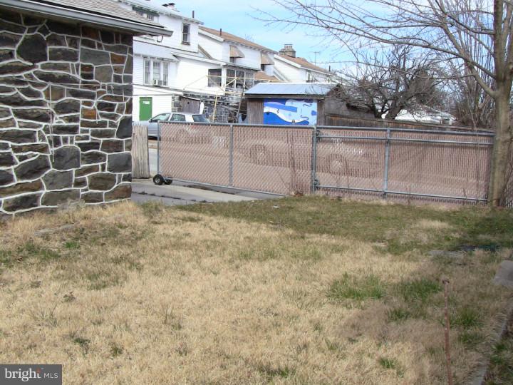 16 Kenmore Road Upper Darby, PA 19082 - Photo 3 of 18 Back Yard