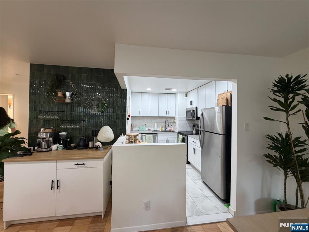 1111 River Road, Unit F 1 Edgewater, NJ 07020 - Photo 4 of 19