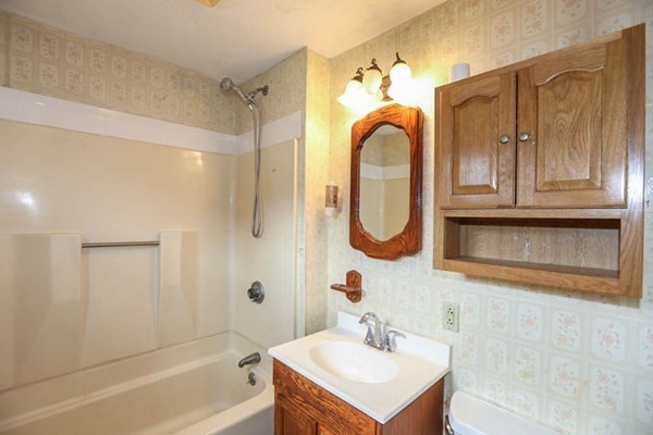 39 Inman Street Lawrence, MA 01843 - Photo 10 of 18 Gallery Image 10