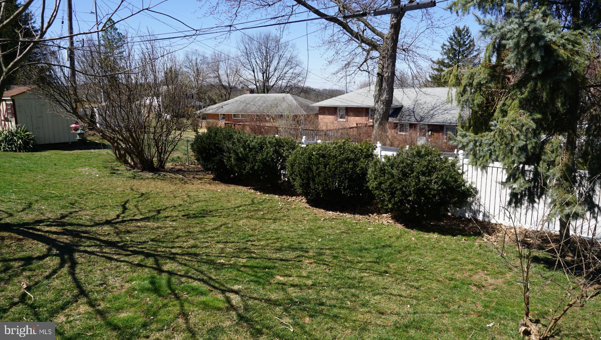 373 Edgehill Road York, PA 17403 - Photo 8 of 41