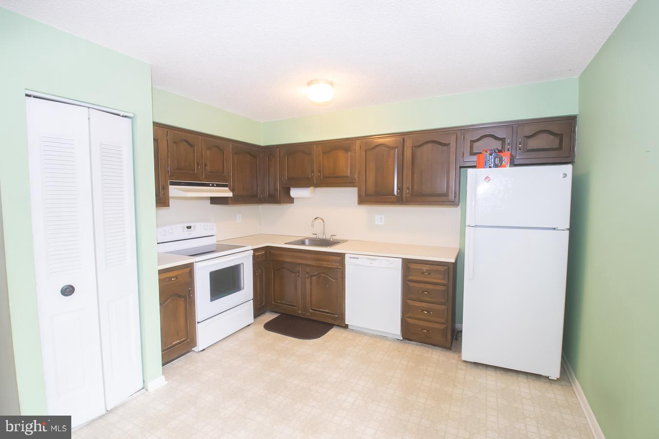 2407 Walnut Ridge Drive Pottstown, PA 19464 - Photo 5 of 18