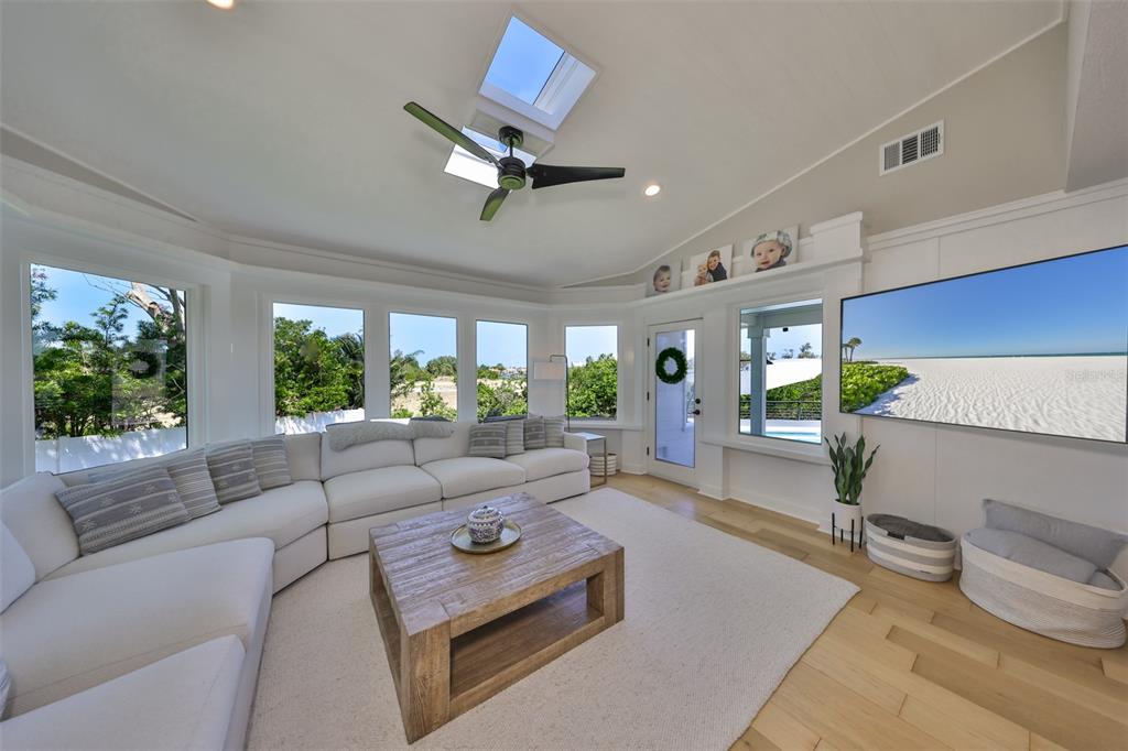 945 Bunker View Drive Apollo Beach, FL 33572 - Photo 21 of 92