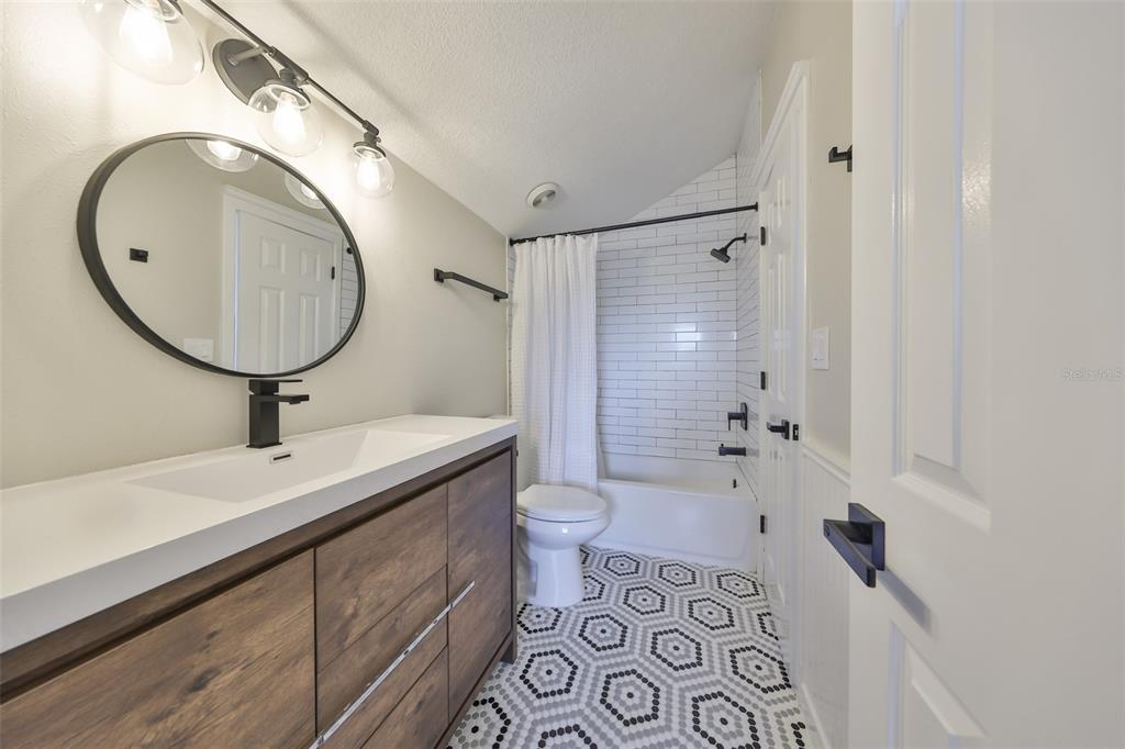 945 Bunker View Drive Apollo Beach, FL 33572 - Photo 60 of 92 a bathroom with a sink a toilet and shower