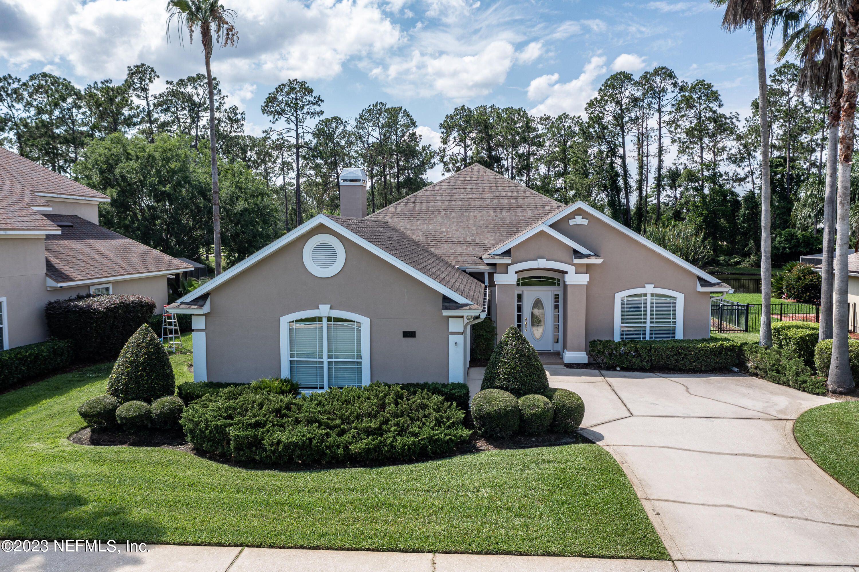 a view of a yard in front of house