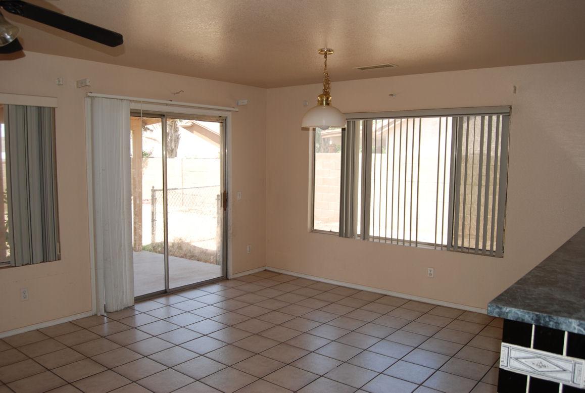 1760 East Fremont Road Phoenix, AZ 85042 - Photo 7 of 11 Eat In Kitchen-Tile