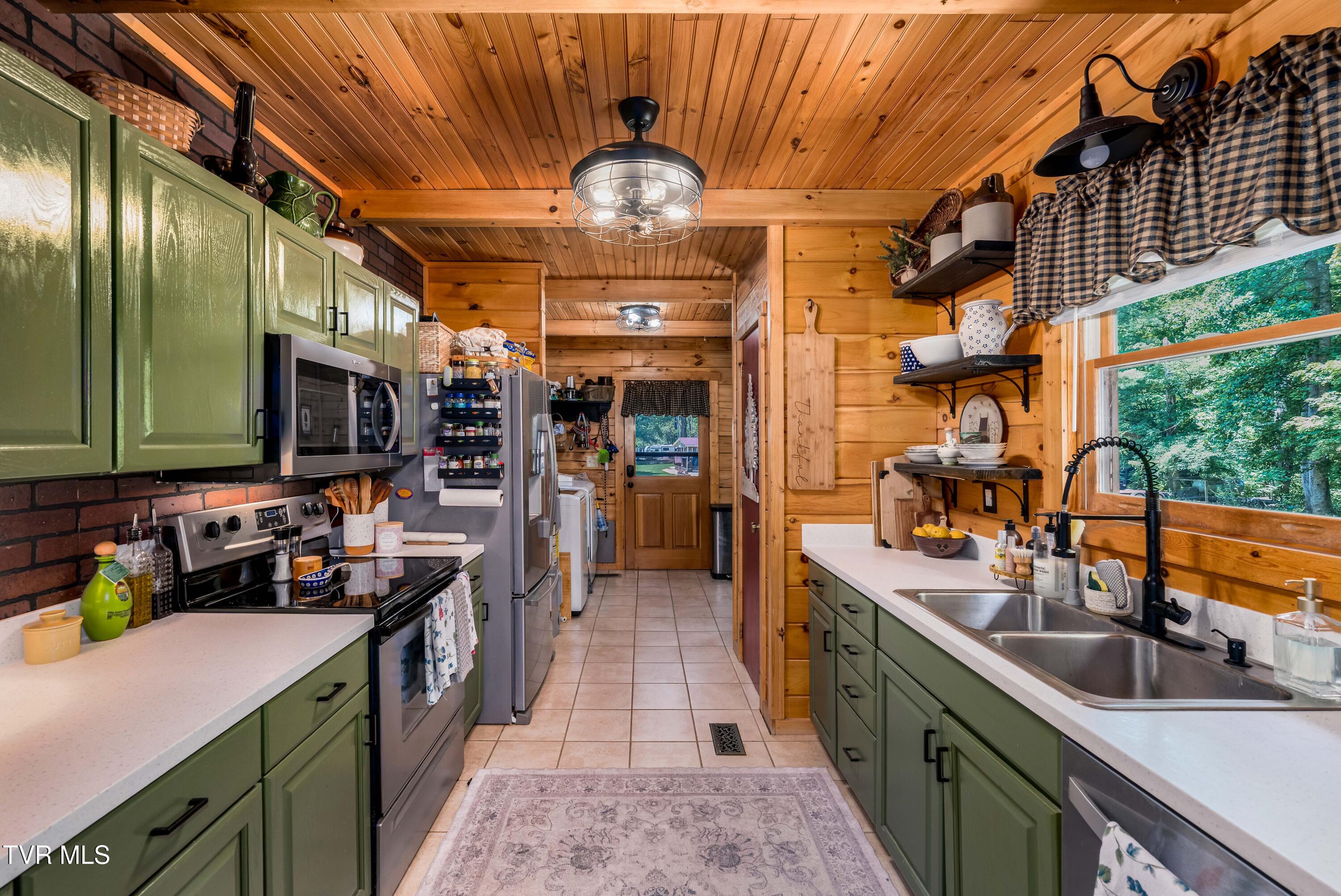 135 Grindstaff Hollow Road Elizabethton, TN 37643 - Photo 32 of 116 135 Grindstaff Hollow (67 of 83)