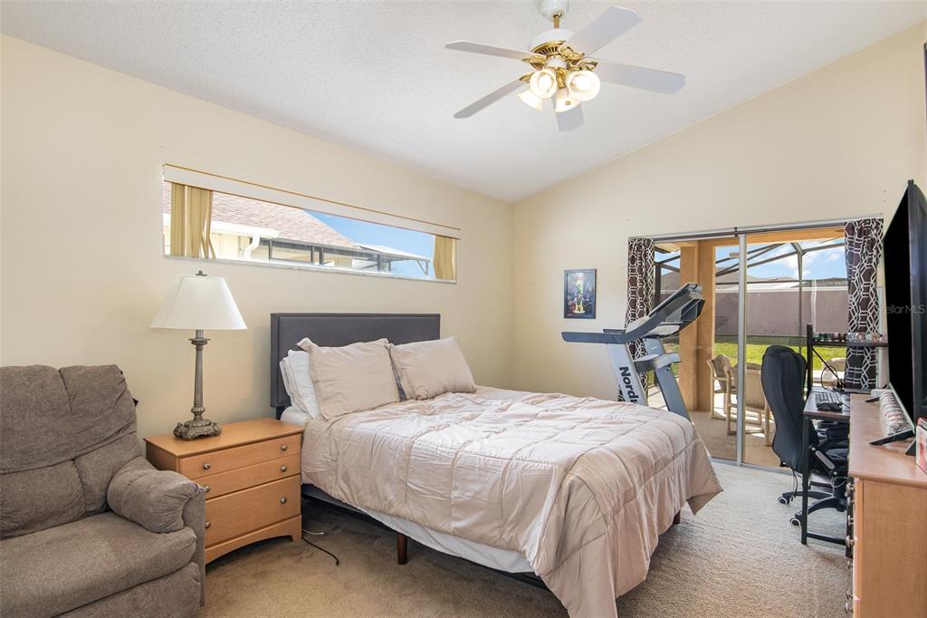 2639 Oneida Loop Kissimmee, FL 34747 - Photo 8 of 22 Owner's Suite