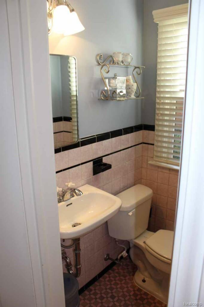 1410 Bedford Road Grosse Pointe, MI 48230 - Photo 15 of 32 014.jpg
