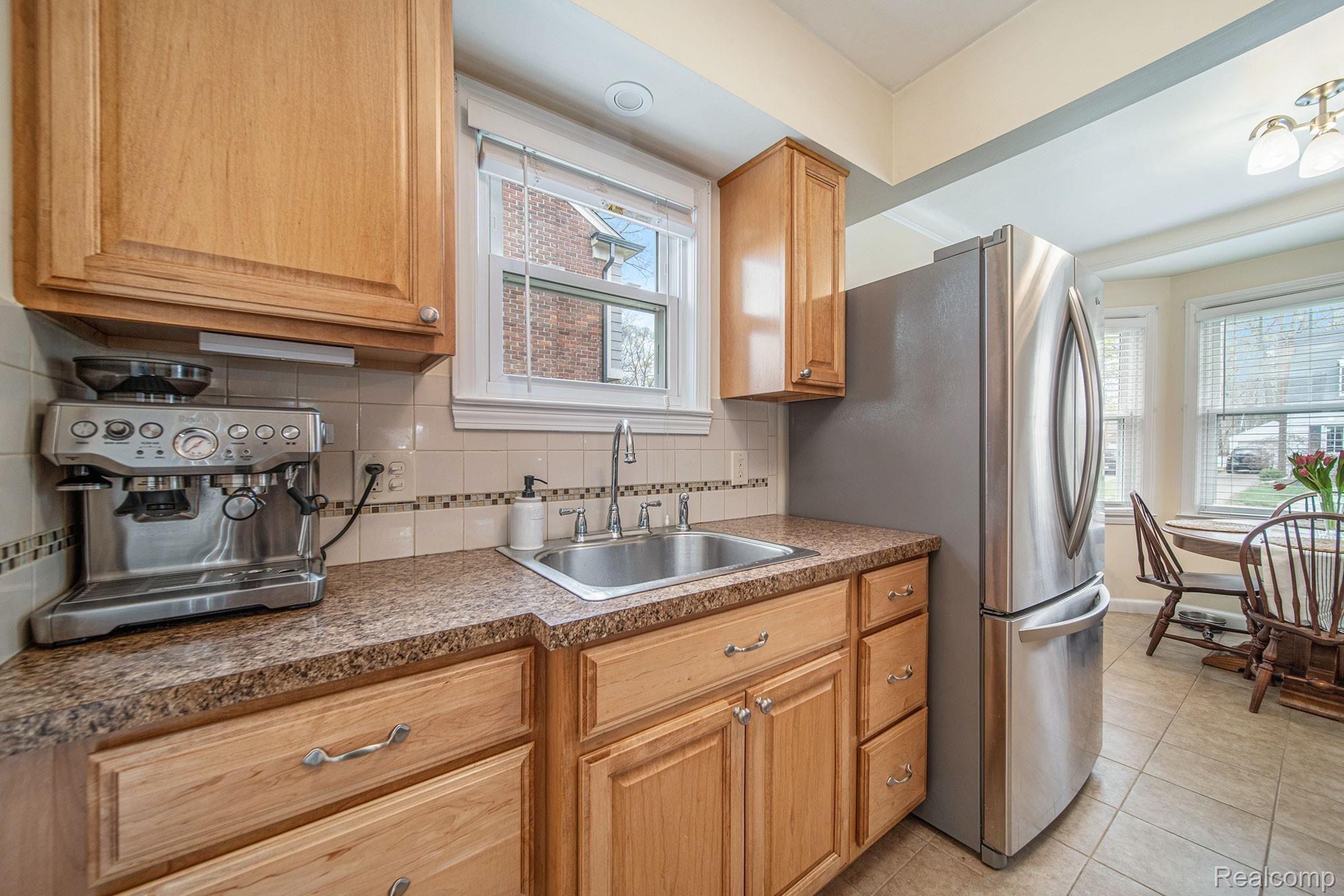 1737 Dorothea Road Berkley, MI 48072 - Photo 12 of 33 1737-Dorothea_39.jpg