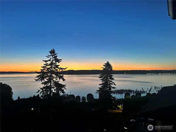 a view of a sky in a city