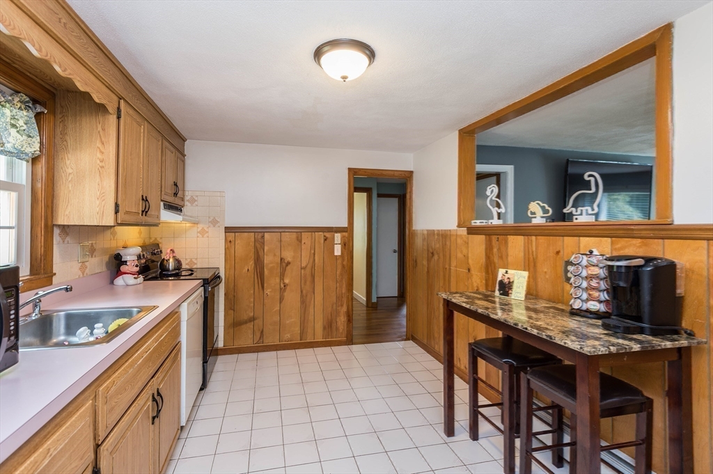 22 Hiawatha Road Woburn, MA 01801 - Photo 11 of 27 Gallery Image 11