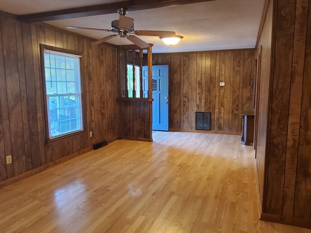 101 Susan Avenue Honea Path, SC 29654 - Photo 2 of 25 Living Room Entry