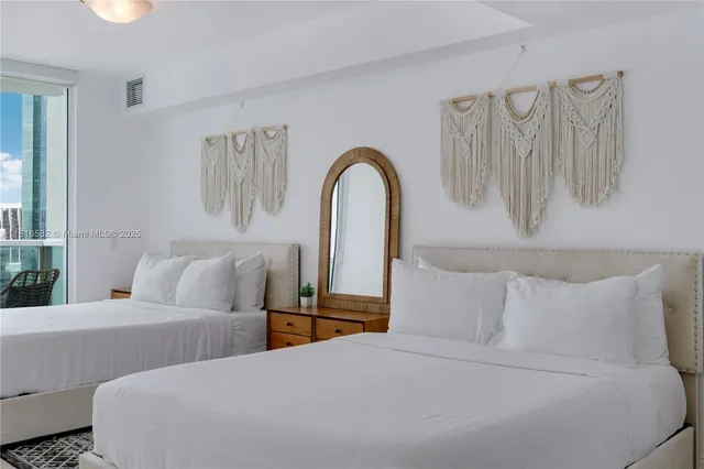 $4,750 | 41 Southeast 5th Street, Unit 2107, Miami, FL 33131