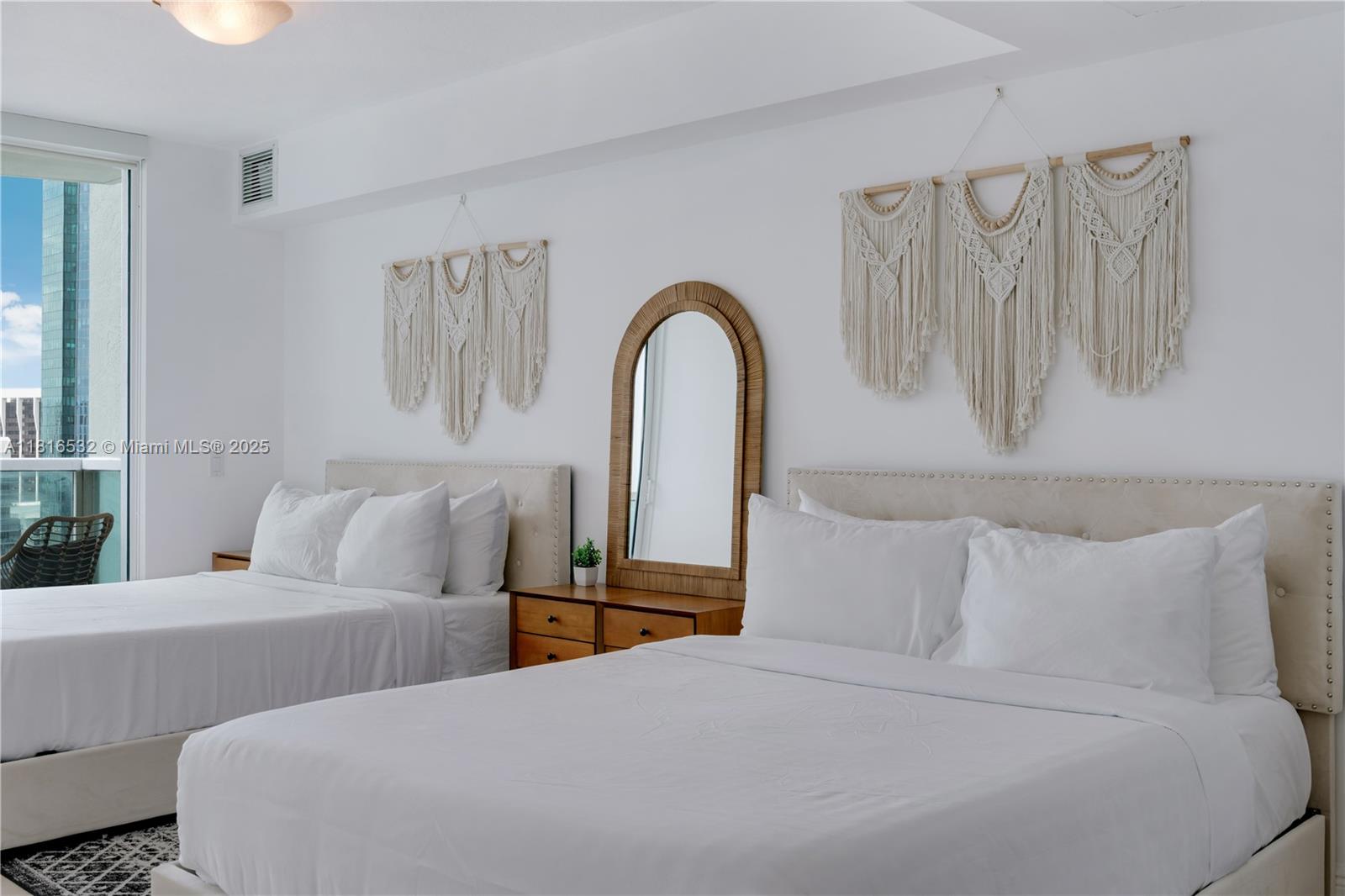 41 Southeast 5th Street, Unit 2107 Miami, FL 33131 - Photo 15 of 33