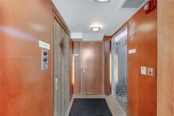 $4,750 | 41 Southeast 5th Street, Unit 2107, Miami, FL 33131