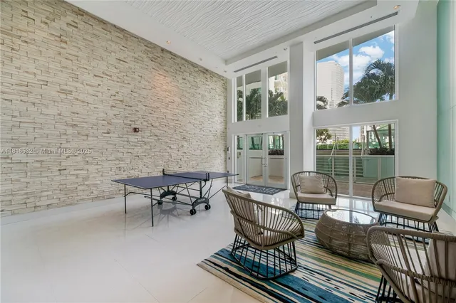 $4,750 | 41 Southeast 5th Street, Unit 2107, Miami, FL 33131