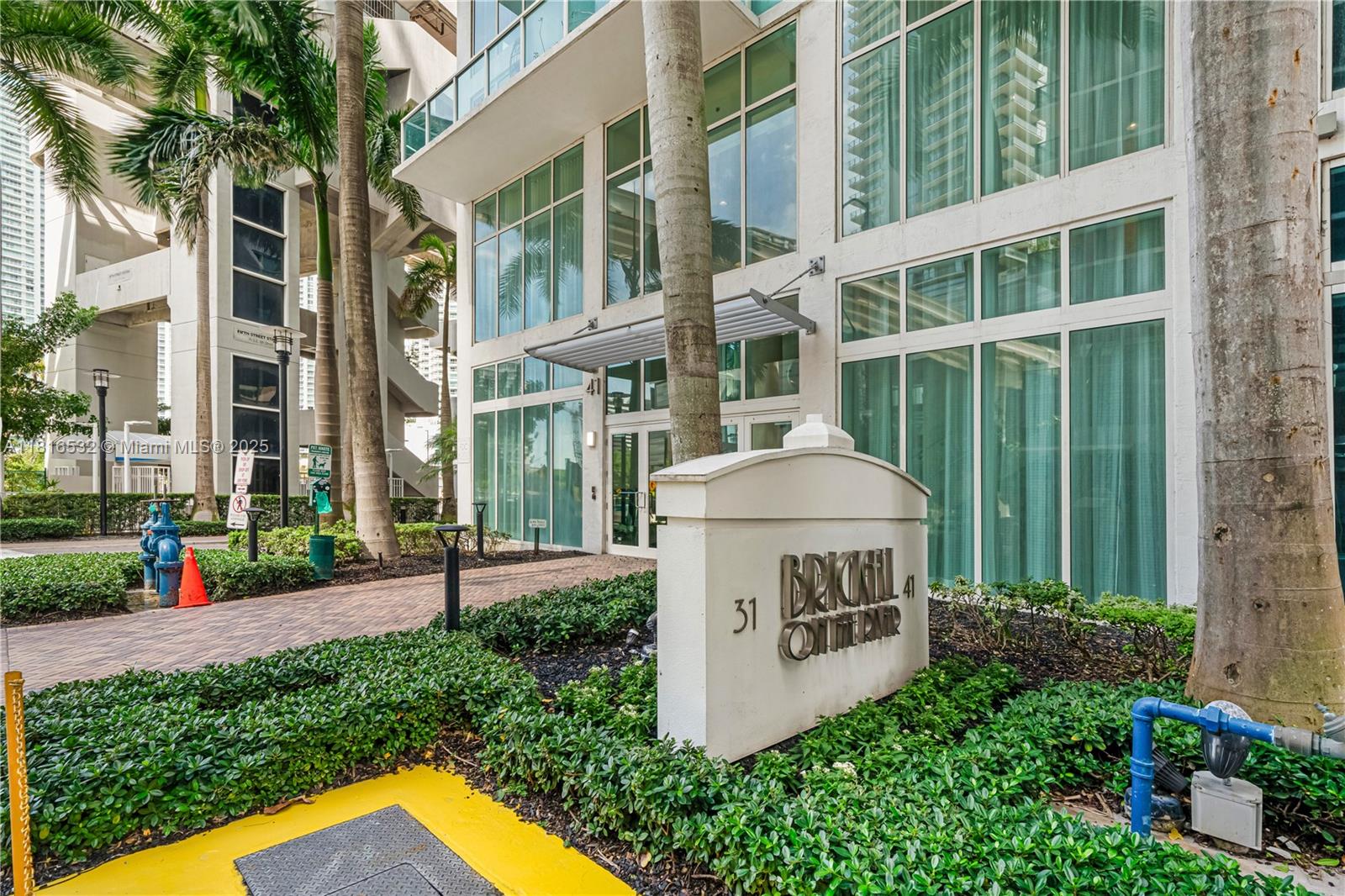 41 Southeast 5th Street, Unit 2107 Miami, FL 33131 - Photo 29 of 33