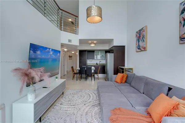$4,750 | 41 Southeast 5th Street, Unit 2107, Miami, FL 33131