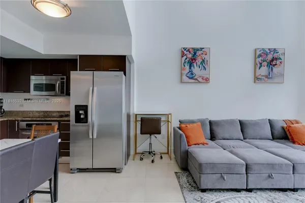 $4,750 | 41 Southeast 5th Street, Unit 2107, Miami, FL 33131