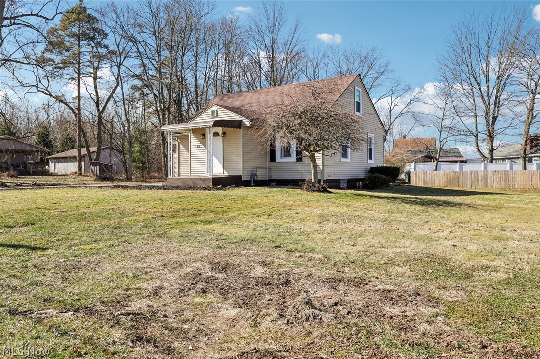 62 Jacobs Road Hubbard, OH 44425 - Photo 23 of 27 Bungalow-style home with a shingled roof