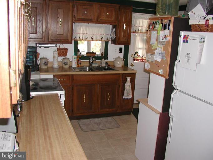 702 Robey Lane Odenton, MD 21113 - Photo 12 of 18 Kitchen