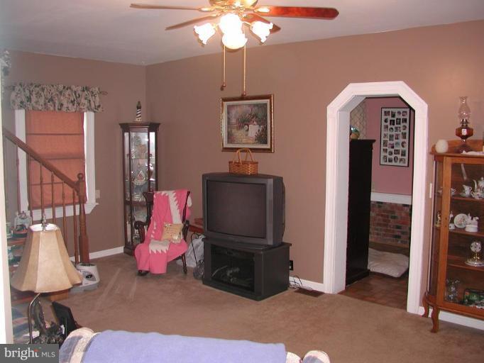 702 Robey Lane Odenton, MD 21113 - Photo 10 of 18 Family Room #2