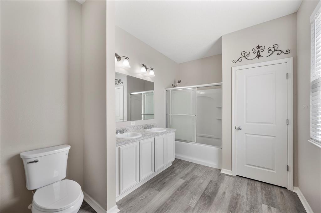 4303 Moon Shadow Loop Mulberry, FL 33860 - Photo 11 of 30 a bathroom with a toilet a sink and a mirror