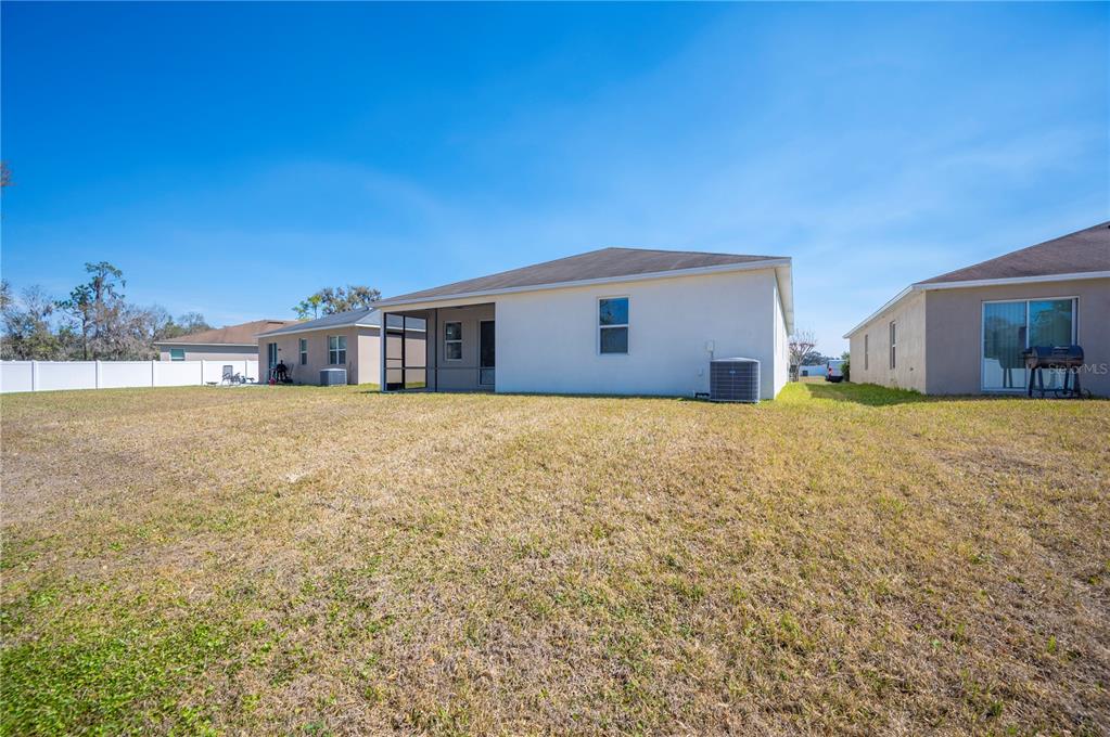 4303 Moon Shadow Loop Mulberry, FL 33860 - Photo 28 of 30 a front view of house with yard