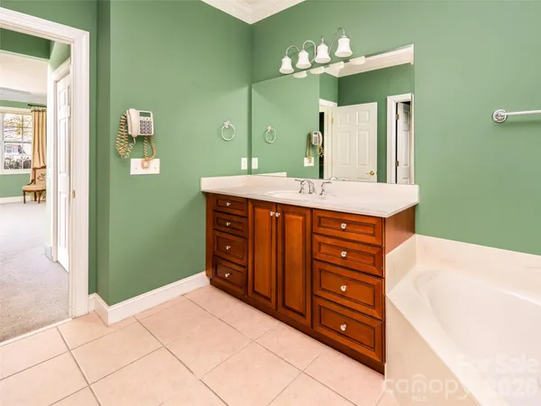 $599,000 | 124 Towne Pl Drive, Hendersonville, NC 28792
