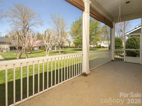 $599,000 | 124 Towne Pl Drive, Hendersonville, NC 28792