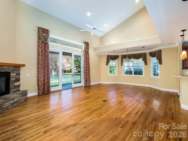 $599,000 | 124 Towne Pl Drive, Hendersonville, NC 28792