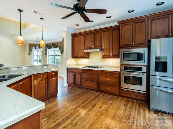 $599,000 | 124 Towne Pl Drive, Hendersonville, NC 28792