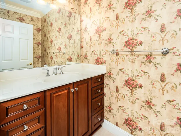 $599,000 | 124 Towne Pl Drive, Hendersonville, NC 28792