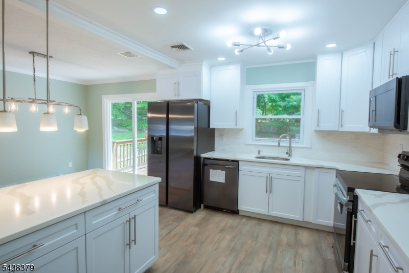 504 Edith Road Landing, NJ 07850 - Photo 13 of 28