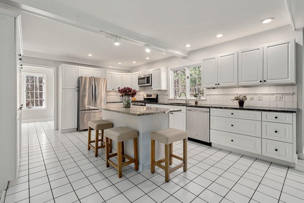 91 Pheasant Landing Road Needham, MA 02492 - Photo 8 of 23 Gallery Image 8
