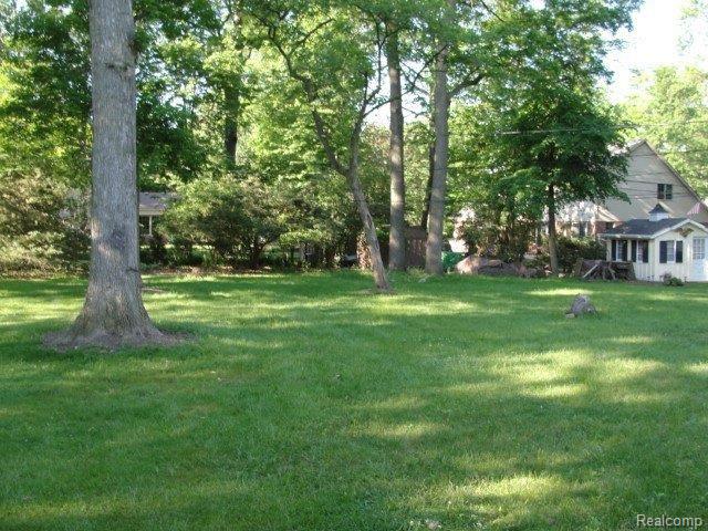 8475 Hampton Road Grosse Ile, MI 48138 - Photo 2 of 12 DSC07575