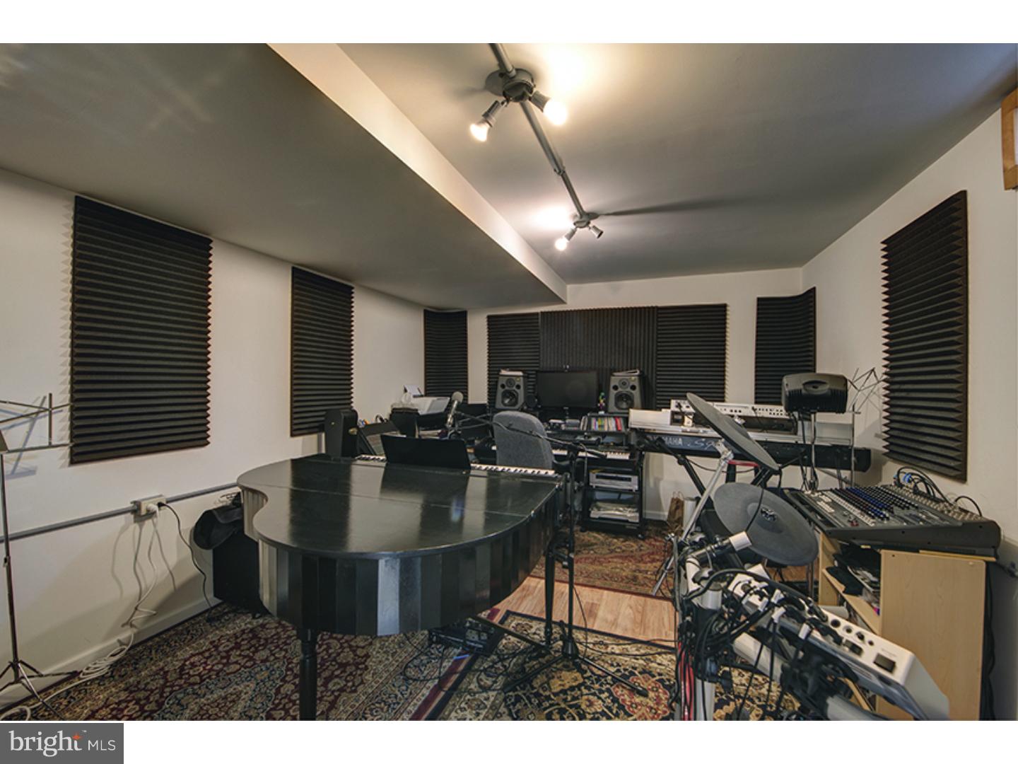 137 Tatham Road Bensalem, PA 19020 - Photo 16 of 25 Gallery Image 16