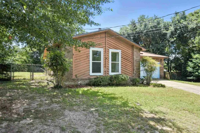 a view of a house with a yard