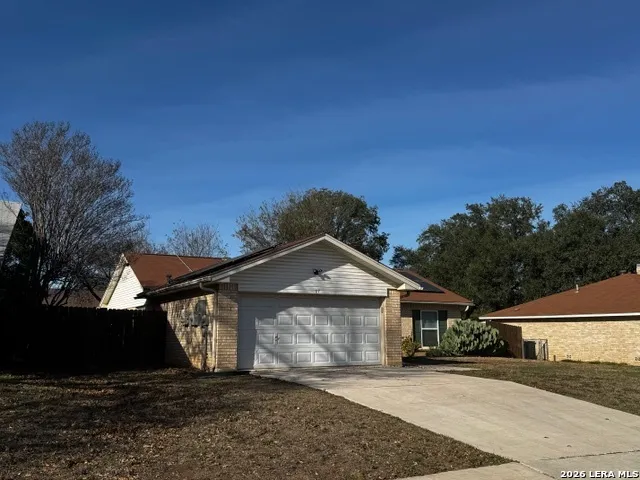 $1,800 | 117 High Oak, Universal City, TX 78148