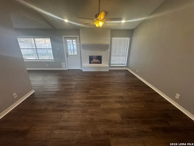 $1,800 | 117 High Oak, Universal City, TX 78148