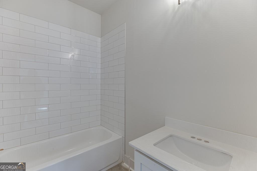 5470 Settingdown Road Cumming, GA 30028 - Photo 36 of 46 a bathroom with a sink and bathtub