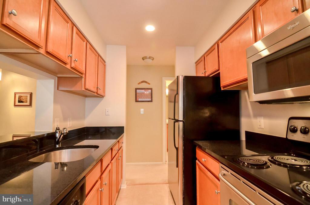 1781 Jonathan Way, Unit F Reston, VA 20190 - Photo 20 of 28 Kitchen