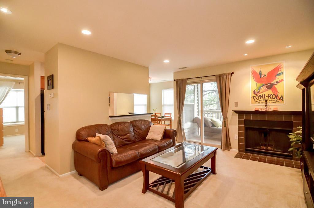 1781 Jonathan Way, Unit F Reston, VA 20190 - Photo 8 of 28 Living Room
