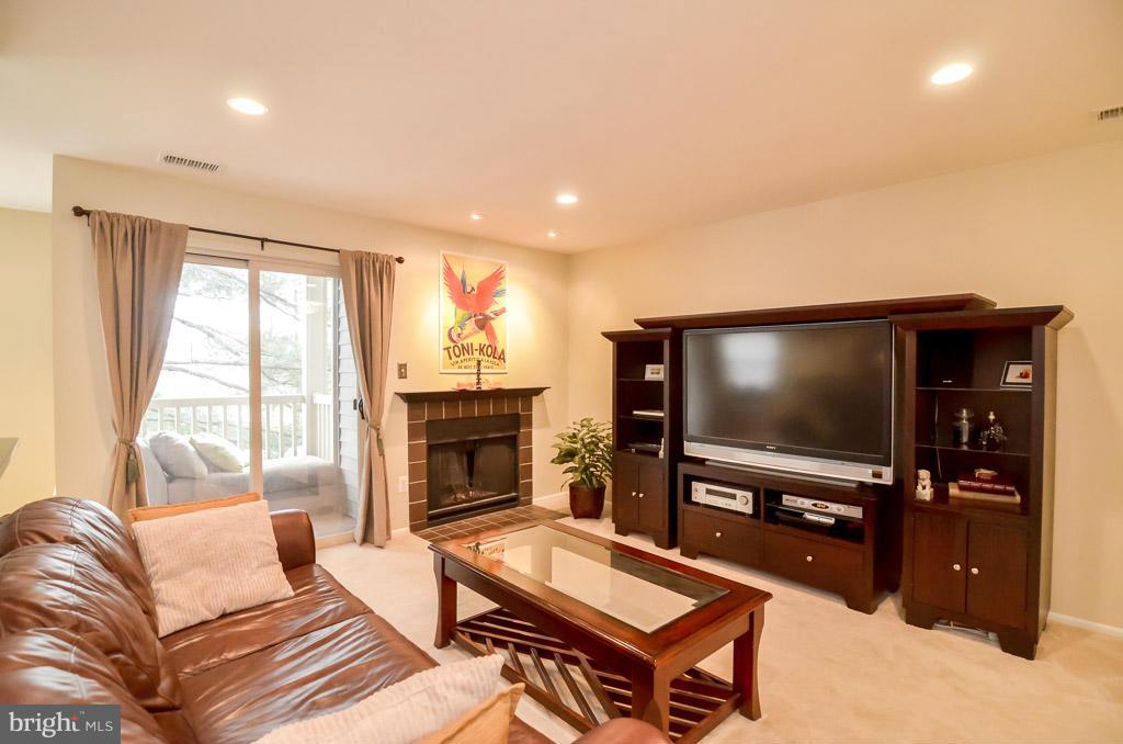 1781 Jonathan Way, Unit F Reston, VA 20190 - Photo 9 of 28 Living Room