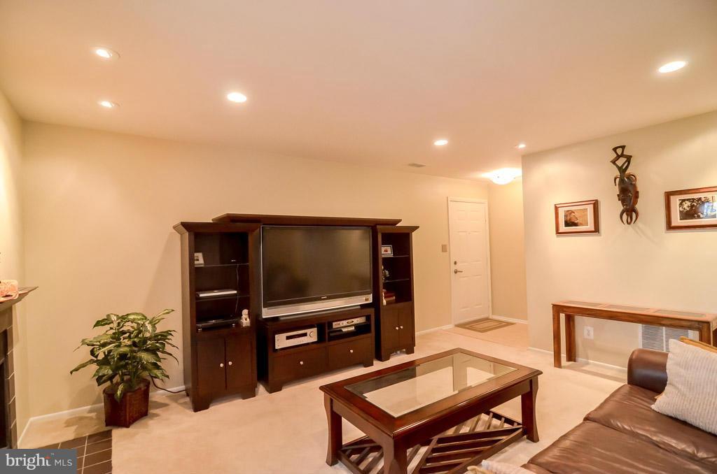 1781 Jonathan Way, Unit F Reston, VA 20190 - Photo 10 of 28 Living Room