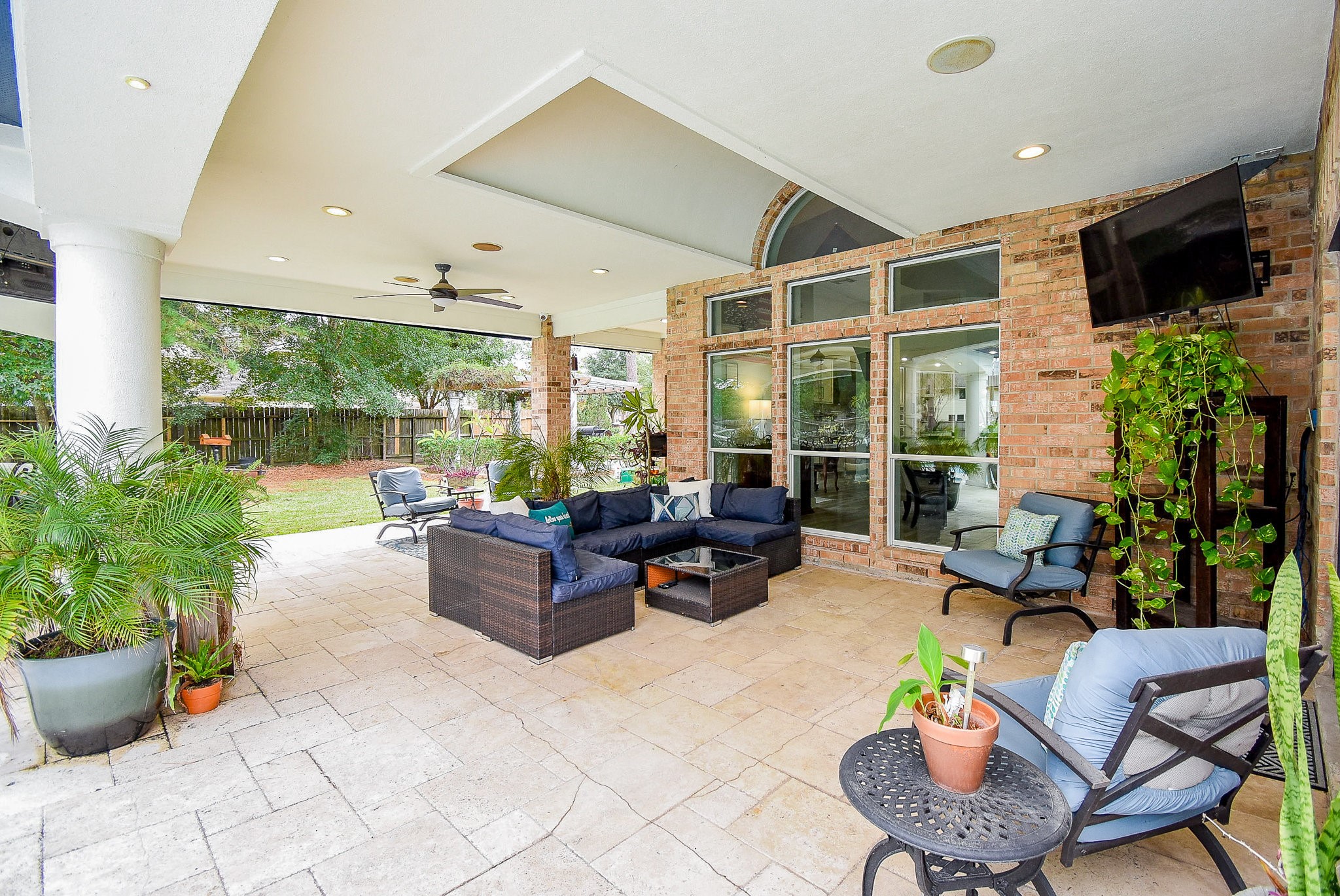 30518 Aldine Westfield Road Spring, TX 77386 - Photo 39 of 50 a living room with patio furniture and a potted plant