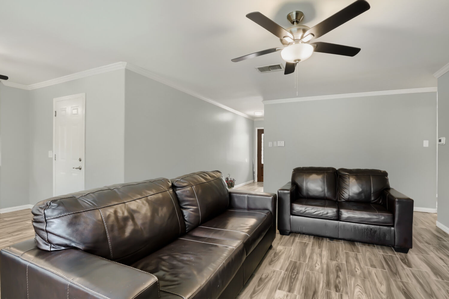 4801 Saguaro Road Austin, TX 78744 - Photo 6 of 25 Gallery Image 6