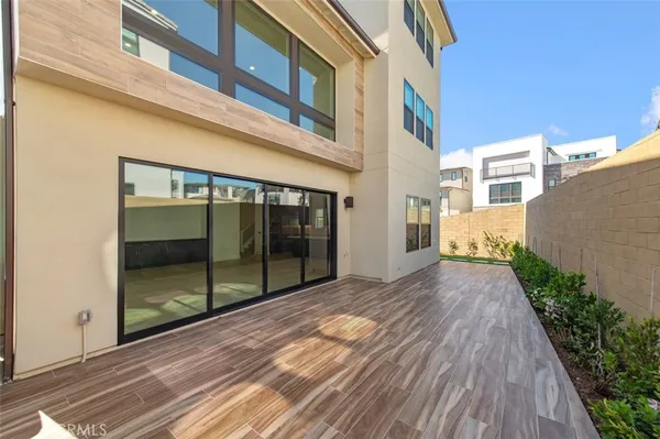 $10,000 | 228 Stage, Irvine, CA 92618